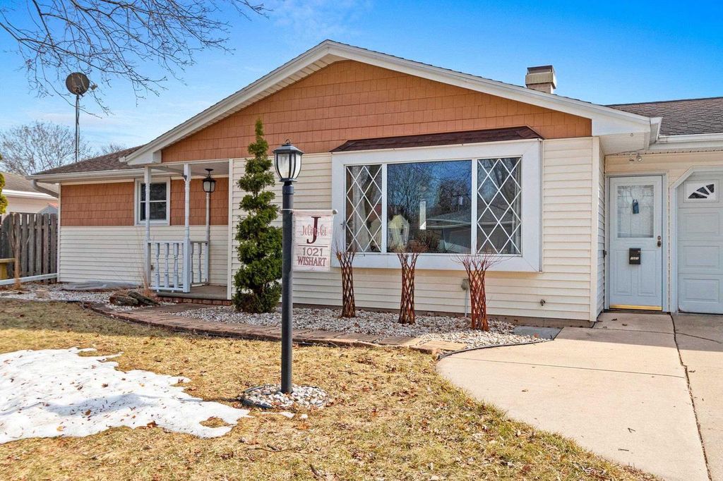Photo of 1021 Wishart AVENUE, De Pere, WI 54115 (MLS # 50322911)