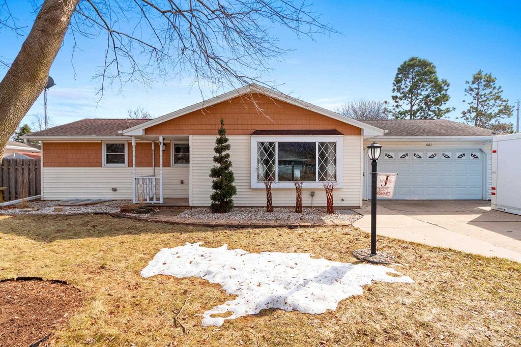 Photo of 1021 Wishart AVENUE, De Pere, WI 54115 (MLS # 50322911)