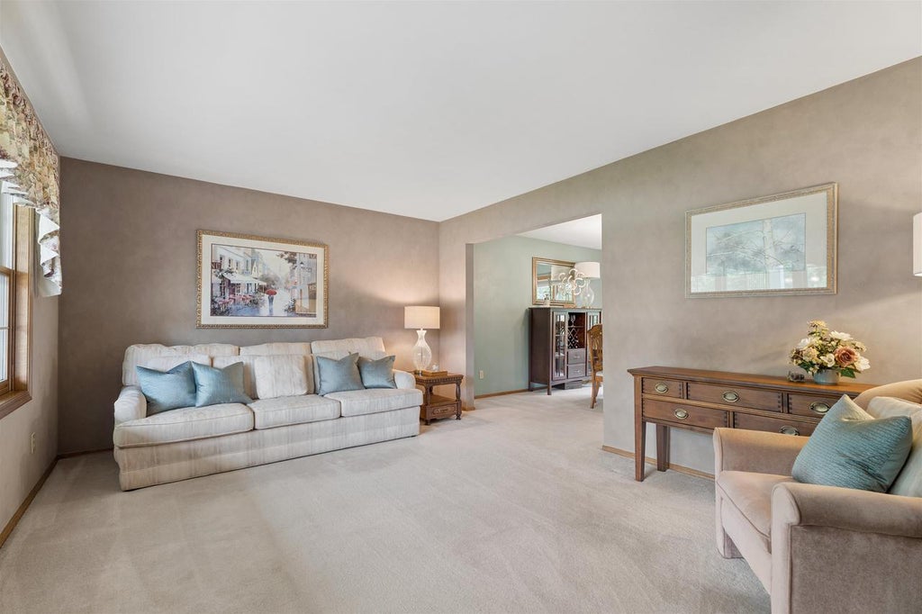 Photo of 33 Pheasant COURT, Appleton, WI 54915 (MLS # 50330909)