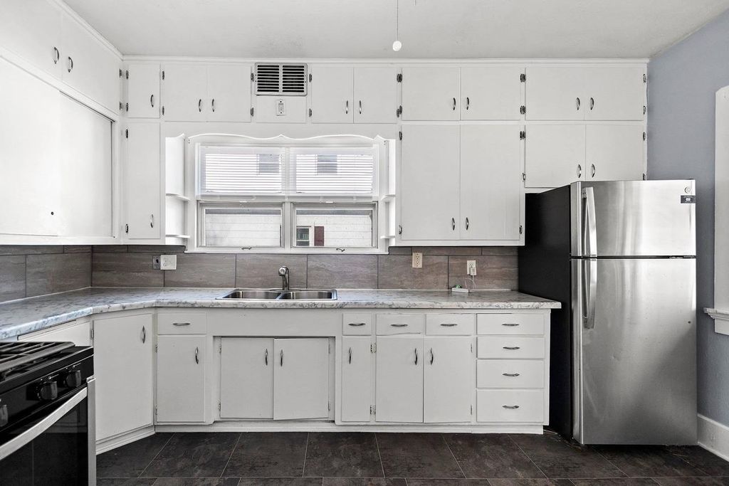 Photo of 722 Bond STREET, Green Bay, WI 54303 (MLS # 50322920)