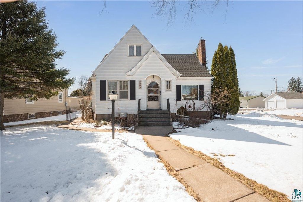 Photo of 2203 Pennsylvania AVENUE, Superior, WI 54880 (MLS # 6124368)