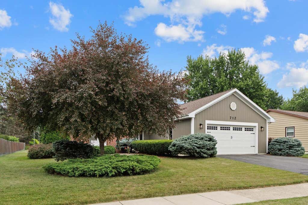 Photo of 712 N Wuthering Hills DRIVE, Janesville, WI 53546 (MLS # 2029794)