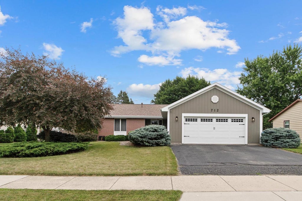 Photo of 712 N Wuthering Hills DRIVE, Janesville, WI 53546 (MLS # 2029794)
