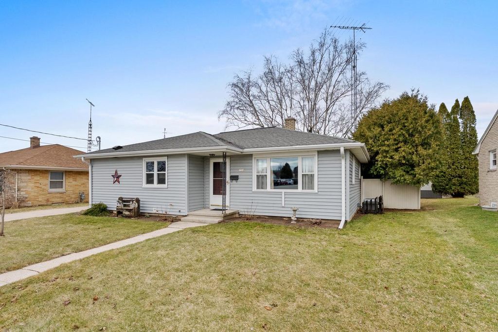 Photo of 1318 S 24th STREET, Manitowoc, WI 54220 (MLS # 1956129)