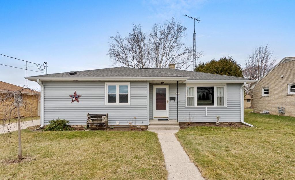 Photo of 1318 S 24th STREET, Manitowoc, WI 54220 (MLS # 1956129)