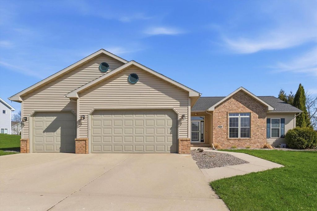 Photo of 412 Harvest Hill DRIVE, Denmark, WI 54208 (MLS # 50324051)