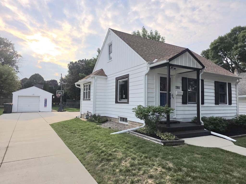 Photo of 2811 S 88th STREET, West Allis, WI 53227 (MLS # 1976120)