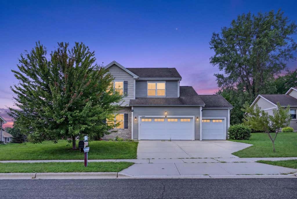 Photo of 1369 Heritage LANE, Sun Prairie, WI 53590 (MLS # 2031012)