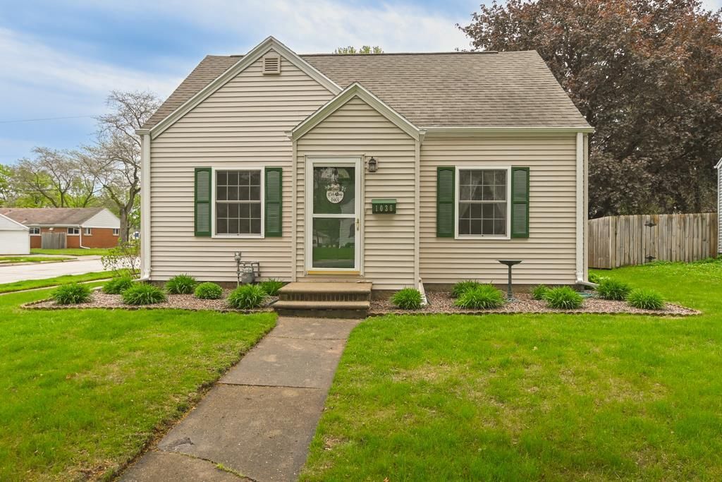 Photo of 1036 Thrush STREET, Green Bay, WI 54303 (MLS # 50325807)