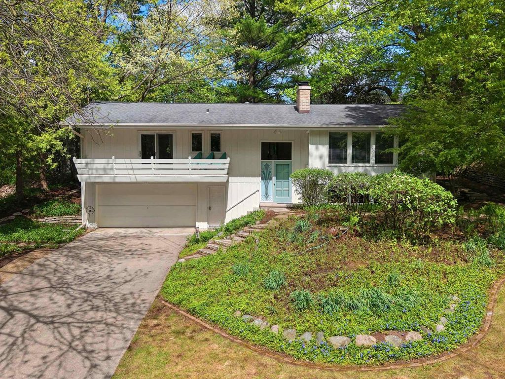 Photo of 115 Little Swiss PLACE, Green Bay, WI 54302 (MLS # 50325905)