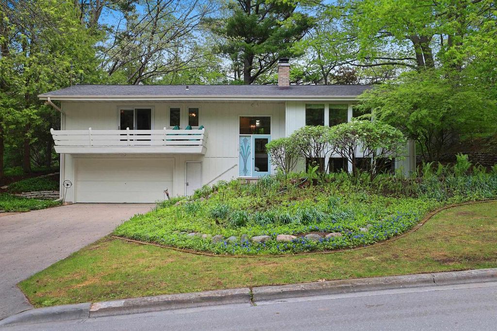 Photo of 115 Little Swiss PLACE, Green Bay, WI 54302 (MLS # 50325905)