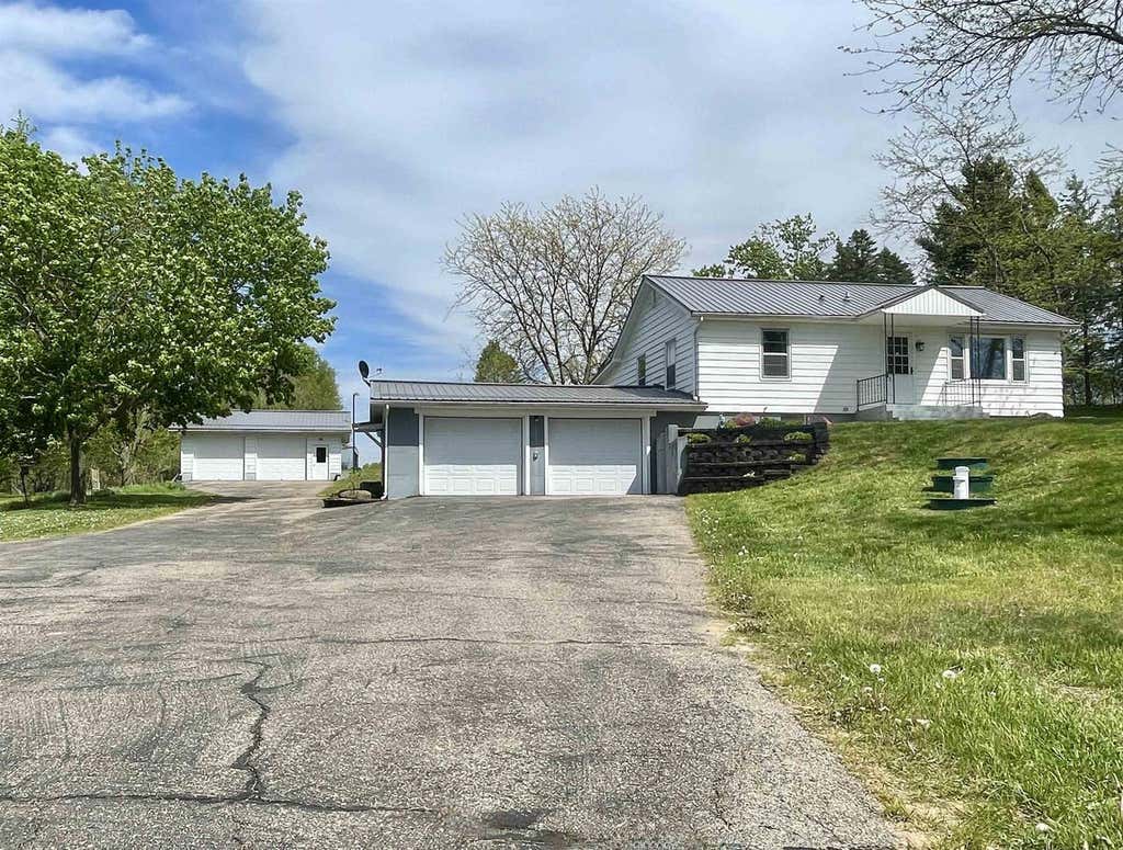 Photo of N5846 Dunning ROAD, Pardeeville, WI 53954 (MLS # 2023173)