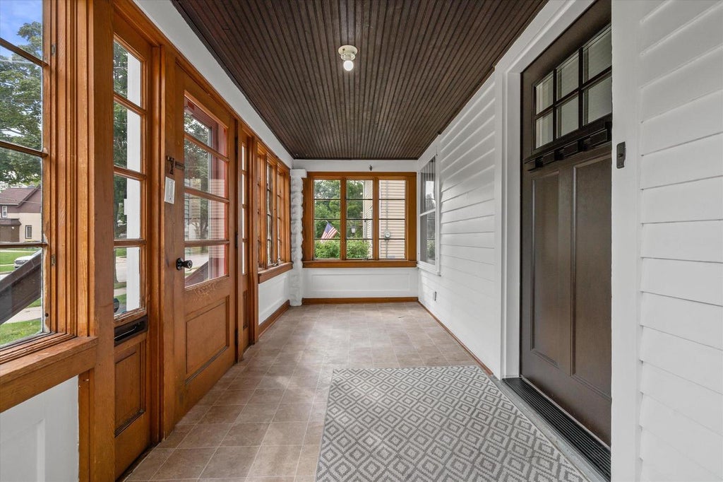 Photo of 506 W College AVENUE, Waukesha, WI 53186 (MLS # 1979144)