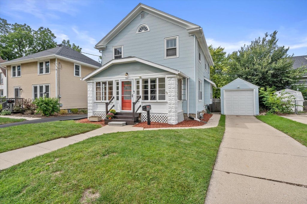 Photo of 506 W College AVENUE, Waukesha, WI 53186 (MLS # 1979144)