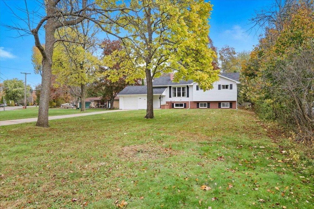 Photo of 781 S Biron DRIVE, Wisconsin Rapids, WI 54494 (MLS # 22505100)