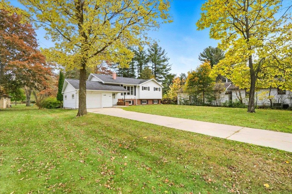 Photo of 781 S Biron DRIVE, Wisconsin Rapids, WI 54494 (MLS # 22505100)