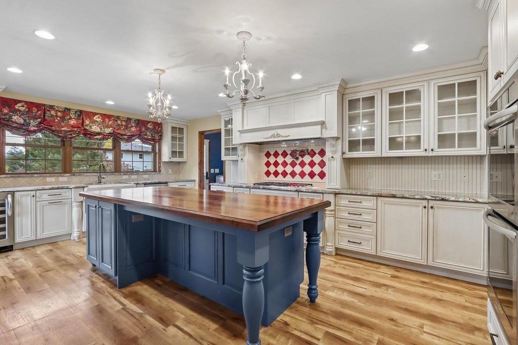 Photo of 6410 South AVENUE, Middleton, WI 53562 (MLS # 2035212)