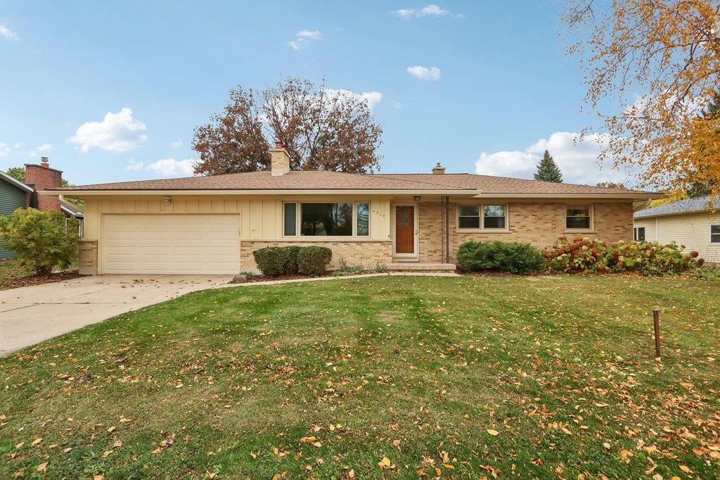 Photo of 6410 South AVENUE, Middleton, WI 53562 (MLS # 2035212)