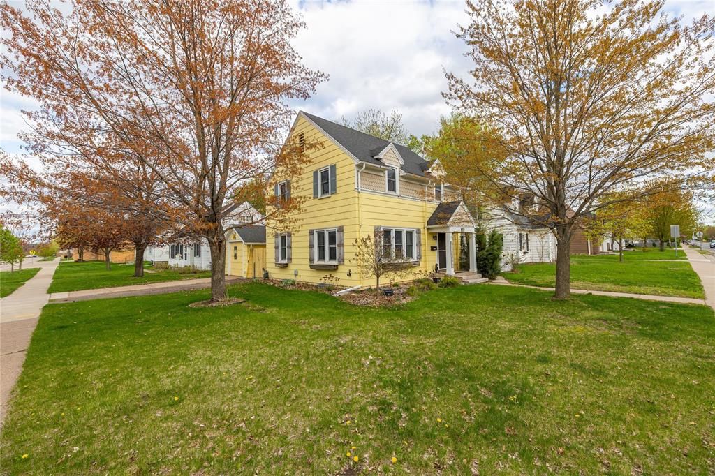 Photo of 905 Margaret STREET, Eau Claire, WI 54701 (MLS # 1600665)