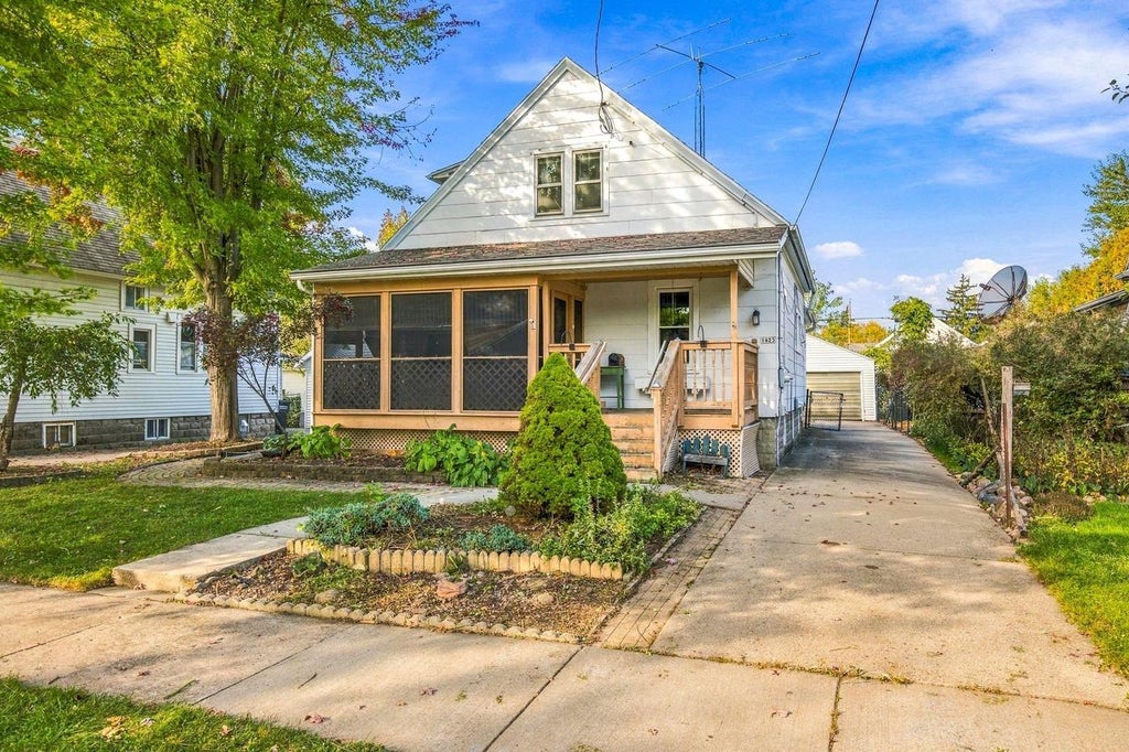 Photo of 1423 Western STREET, Oshkosh, WI 54901 (MLS # 50334265)