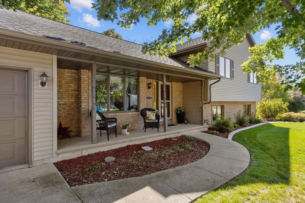 Photo of 1605 Meadowbreeze CIRCLE, Neenah, WI 54956 (MLS # 50333979)