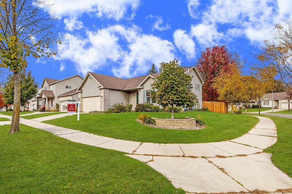 Photo of N54W16349 Westwind DRIVE, Menomonee Falls, WI 53051 (MLS # 1944898)