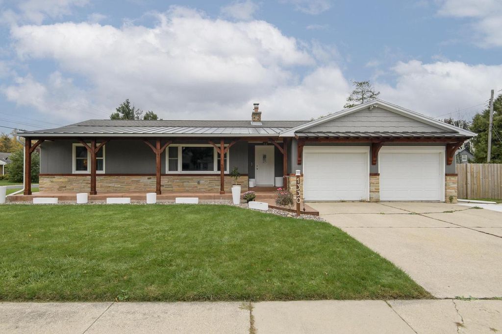 Photo of 1330 S 10th STREET, Watertown, WI 53094 (MLS # 1940462)