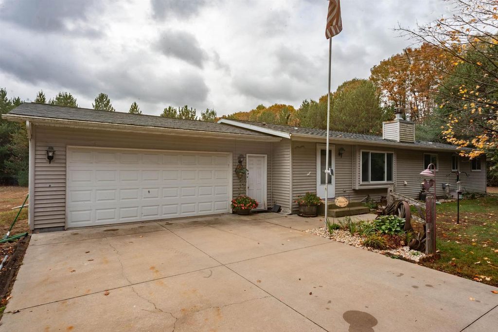 Photo of W7987 Cottonville LANE, Wautoma, WI 54982 (MLS # 50317217)