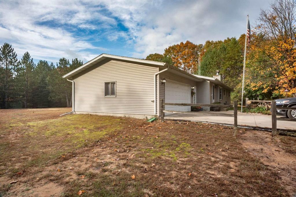 Photo of W7987 Cottonville LANE, Wautoma, WI 54982 (MLS # 50317217)