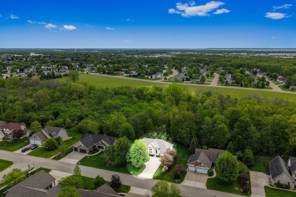 Photo of 1568 Kingswood DRIVE, Neenah, WI 54956 (MLS # 50325821)