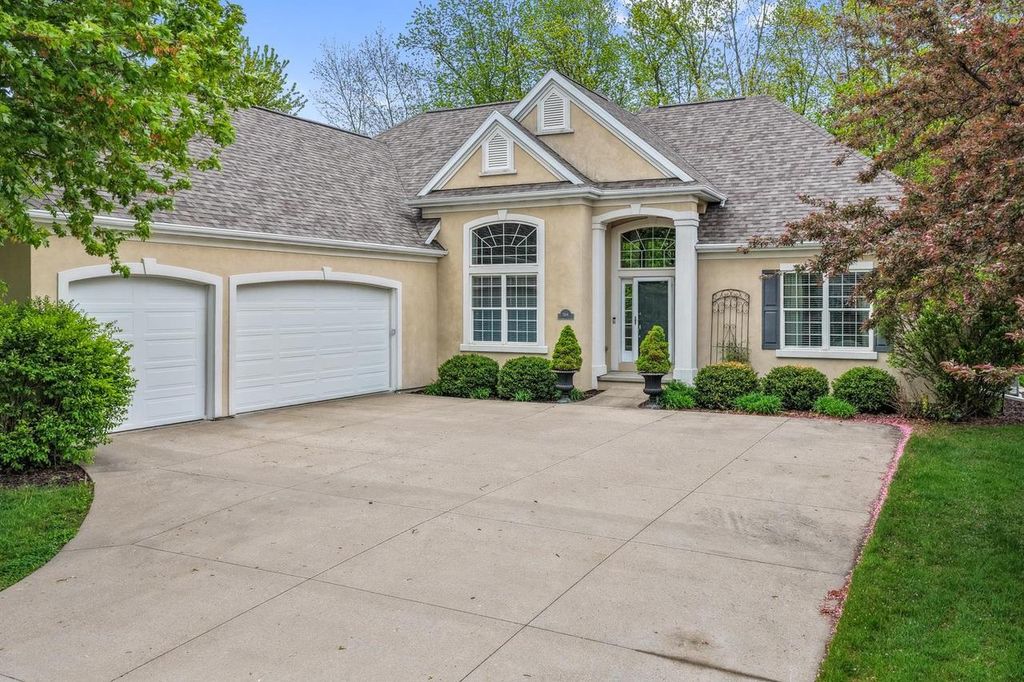 Photo of 1568 Kingswood DRIVE, Neenah, WI 54956 (MLS # 50325821)