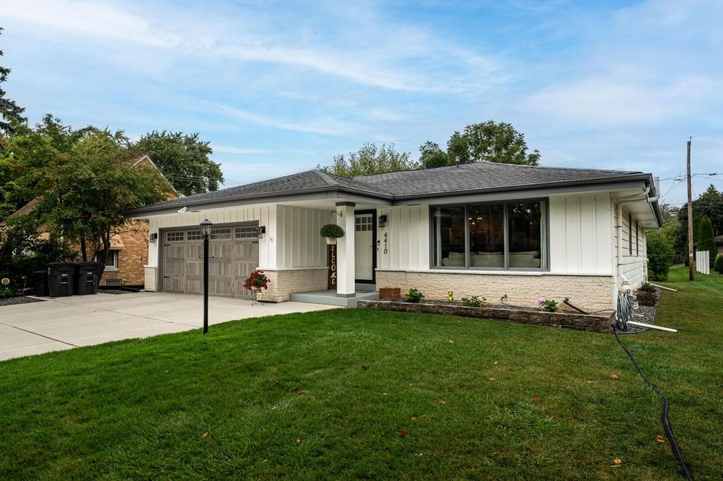 Photo of 4410 S 47th STREET, Greenfield, WI 53220 (MLS # 1936556)