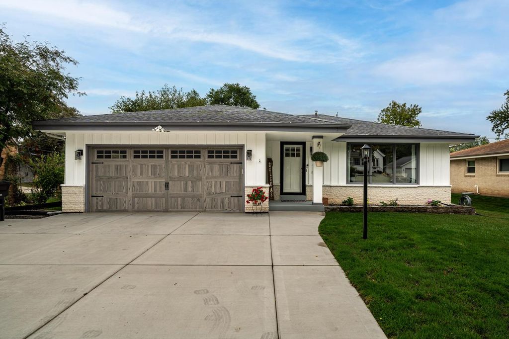 Photo of 4410 S 47th STREET, Greenfield, WI 53220 (MLS # 1936556)