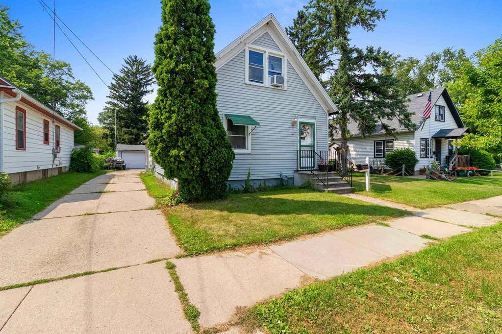 Photo of 725 St George STREET, Green Bay, WI 54302 (MLS # 50330165)