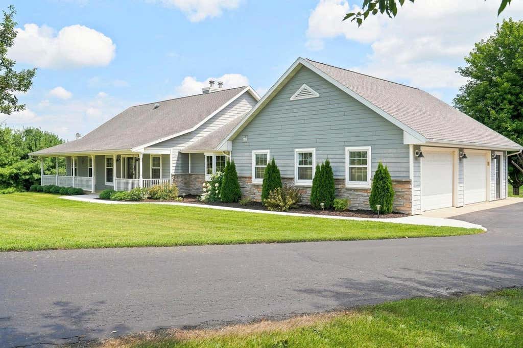 Photo of 3666 County Road J ROAD, Benton, WI 53803 (MLS # 2030051)