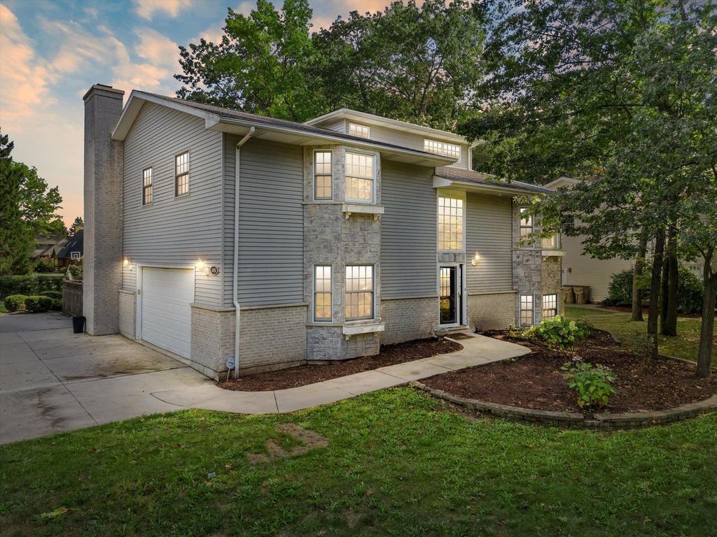 Photo of 1005 97th STREET, Pleasant Prairie, WI 53158 (MLS # 1950536)