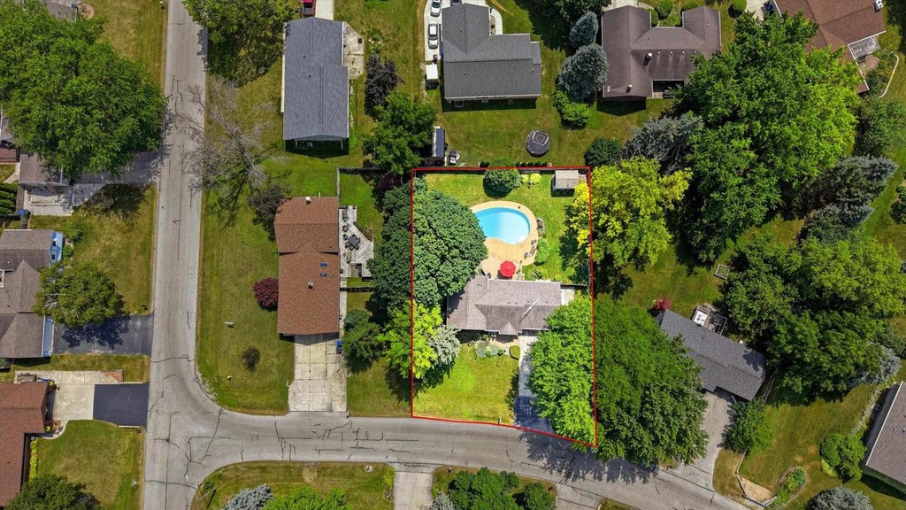 Photo of 1303 Green Valley DRIVE, Neenah, WI 54956 (MLS # 50330534)