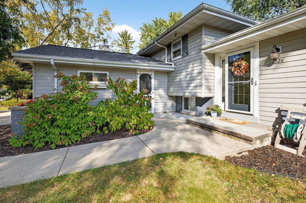 Photo of 1224 S Park AVENUE, Neenah, WI 54956 (MLS # 50316685)