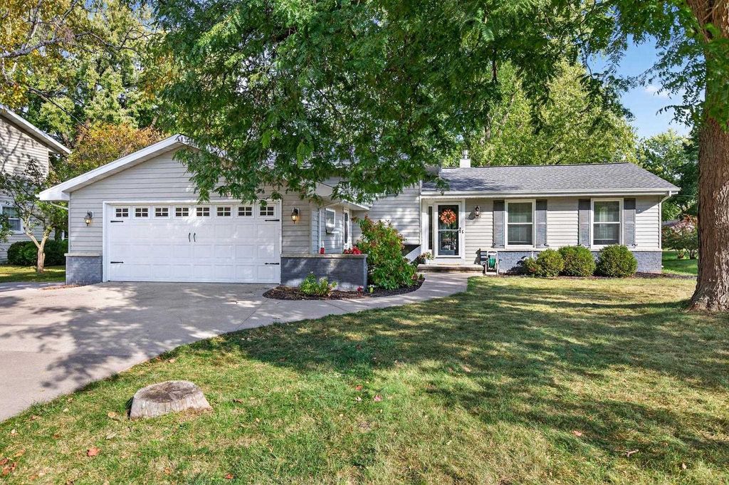 Photo of 1224 S Park AVENUE, Neenah, WI 54956 (MLS # 50316685)