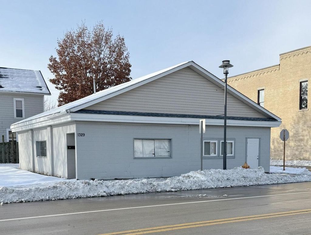 Photo of 1329 Main STREET, Marinette, WI 54143 (MLS # 50320122)