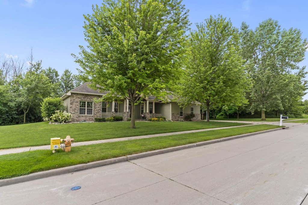 Photo of 1055 Zacher DRIVE, Oshkosh, WI 54901 (MLS # 50329082)