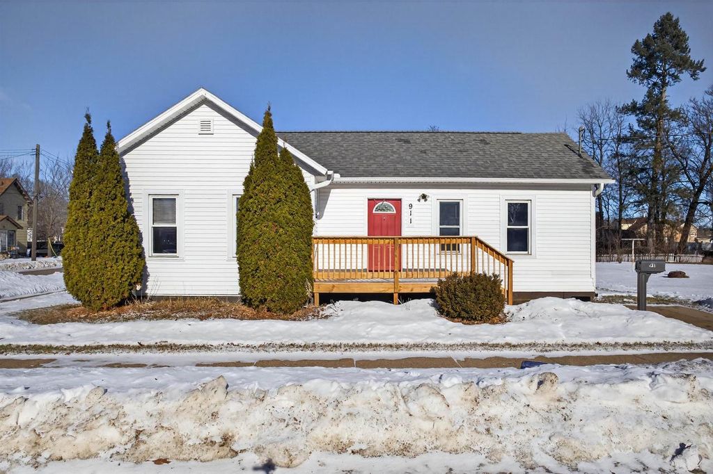 Photo of 911 Avon STREET, Wisconsin Rapids, WI 54494 (MLS # 22600138)