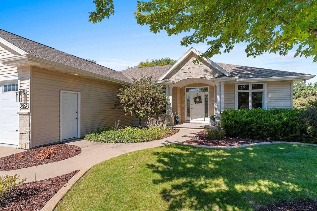 Photo of W2562 Fontana WAY, Appleton, WI 54915 (MLS # 50333213)