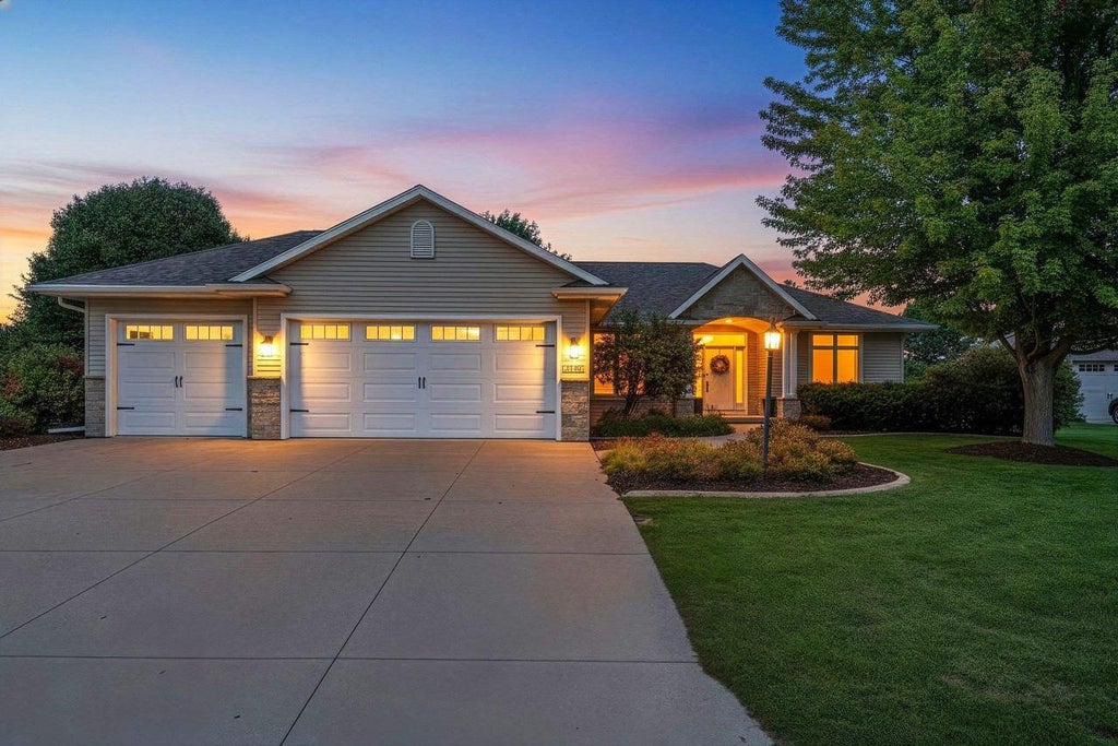 Photo of W2562 Fontana WAY, Appleton, WI 54915 (MLS # 50333213)