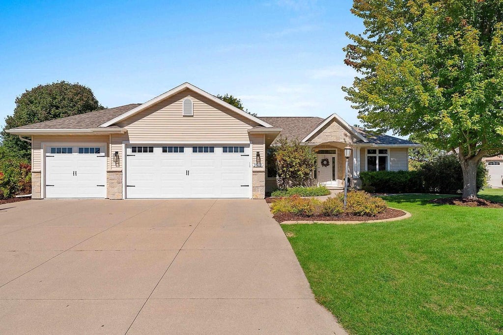 Photo of W2562 Fontana WAY, Appleton, WI 54915 (MLS # 50333213)