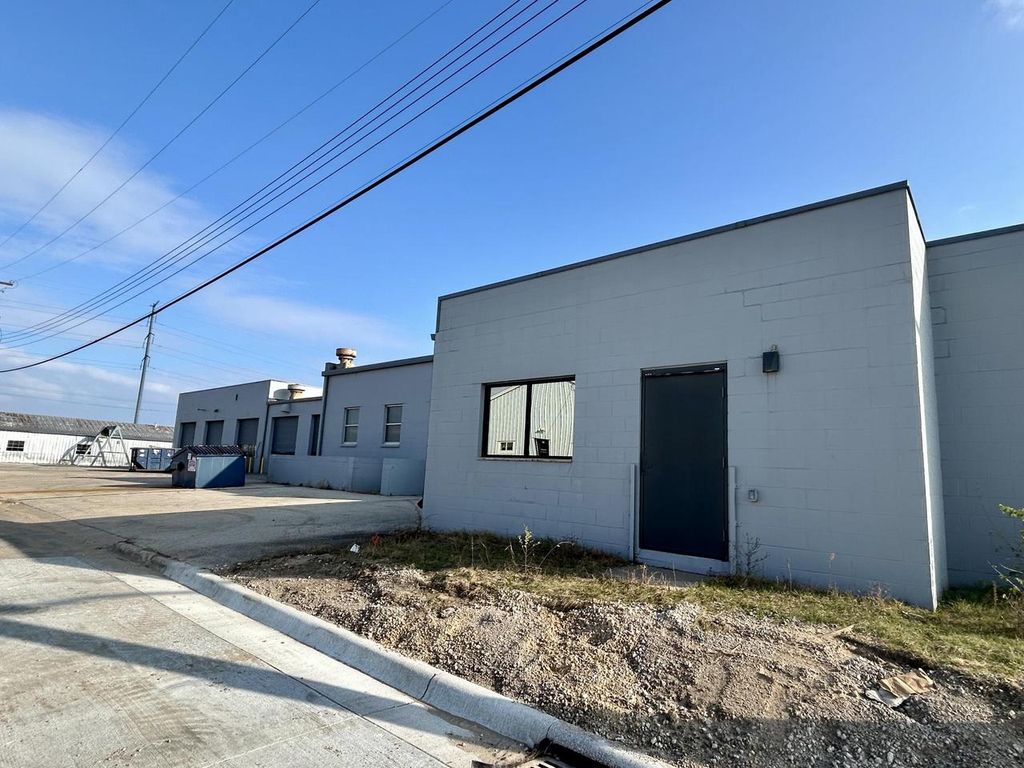 Photo of 207 Causeway BOULEVARD, La Crosse, WI 54603 (MLS # 1946959)