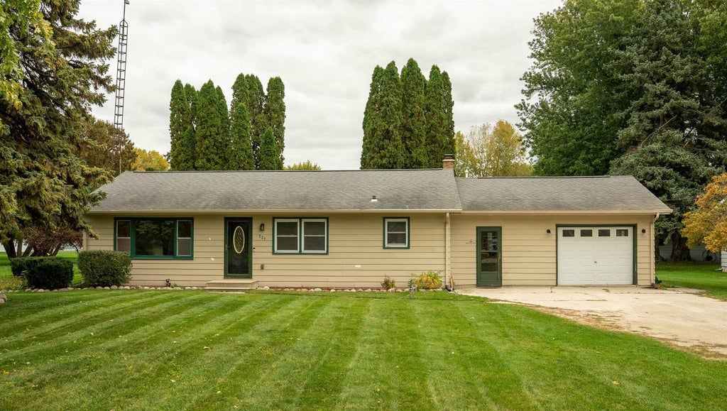 Photo of 521 van Dyne ROAD, Fond Du Lac, WI 54937 (MLS # 50334511)