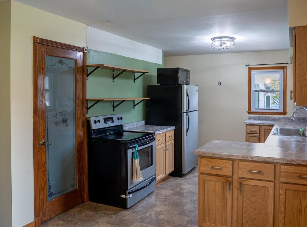 Photo of 521 van Dyne ROAD, Fond Du Lac, WI 54937 (MLS # 50334511)