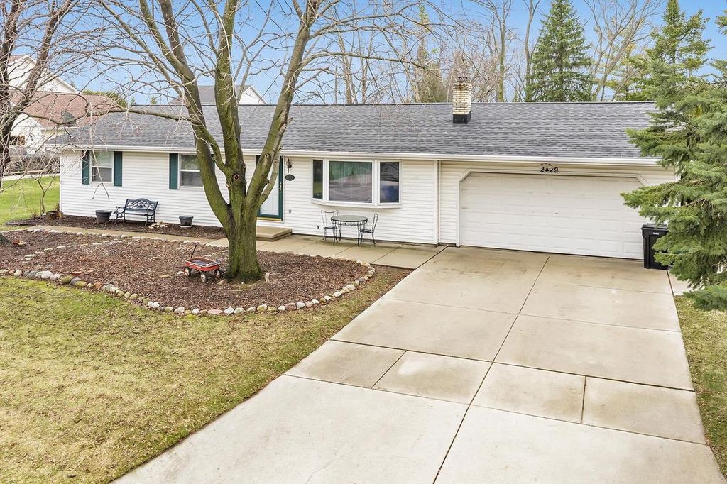 Photo of 2429 Downy STREET, Green Bay, WI 54303 (MLS # 50323984)