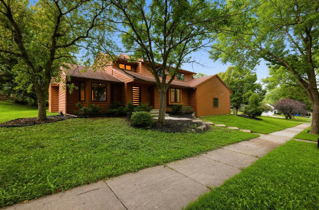 Photo of 7201 Longmeadow ROAD, Madison, WI 53717 (MLS # 1978429)